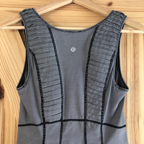 🍋 Lululemon tank. Size 6. - Picture 4 of 7